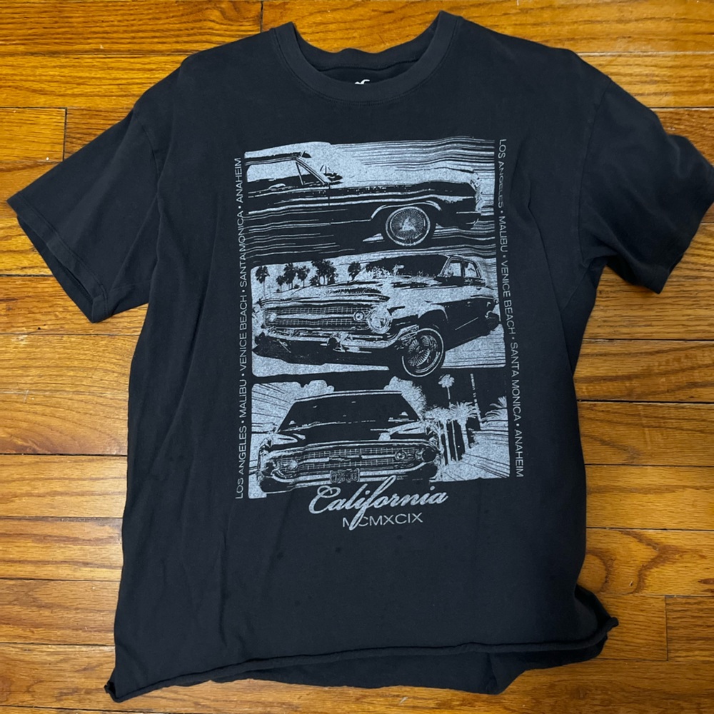 Hollister graphic tee